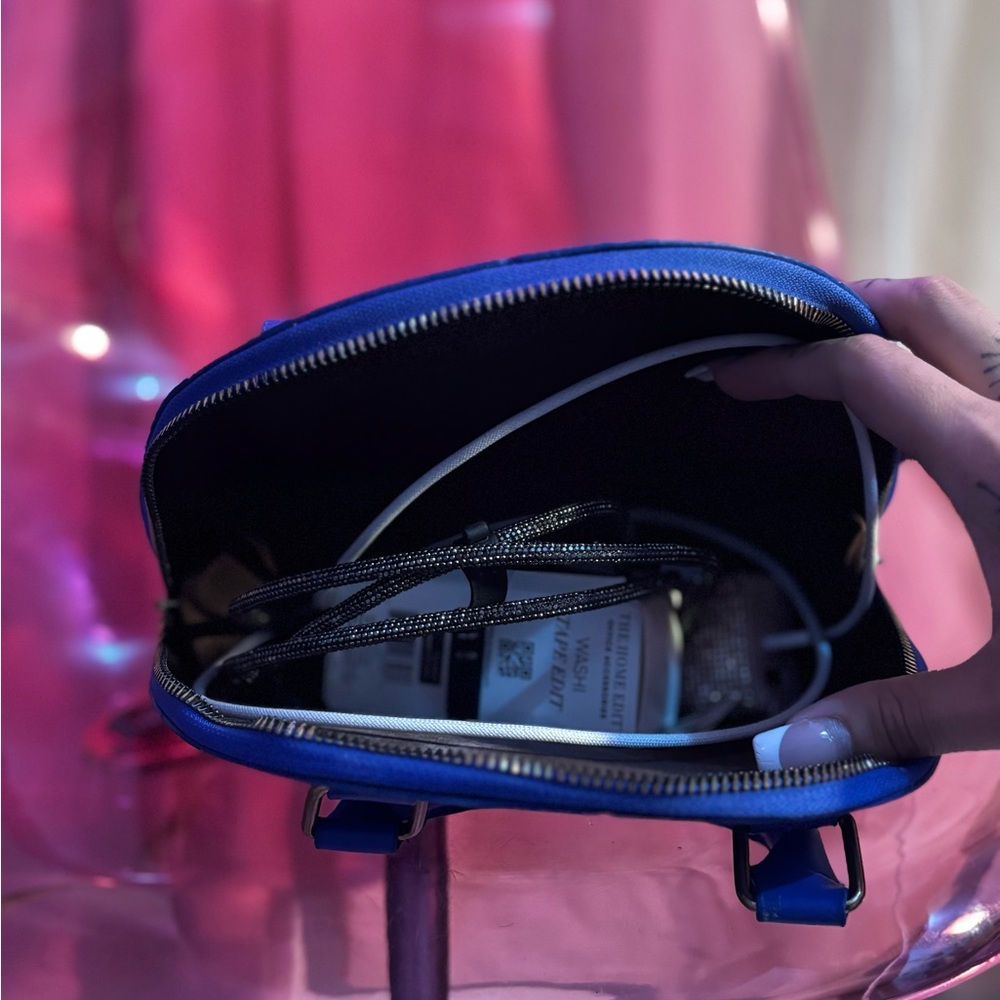 Gorgeous Blue Bandana Print handbag💙 perfect condition, super cute! - Picture 10 of 10